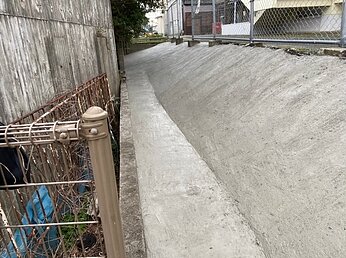 　山川地区小学校　路肩整形工事